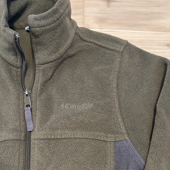 Columbia Dark Green and Black Fleece Jacket - Picture 3 of 11